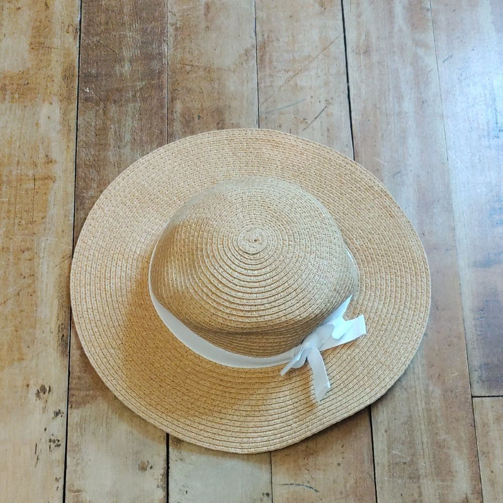 Old Navy Straw Hat 6 to 12 months baby White bow Tan Hat Sun Hat Summer Beach